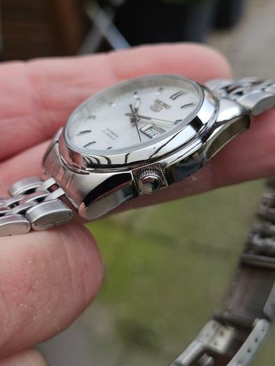 Watch Seiko 5 Automatic.