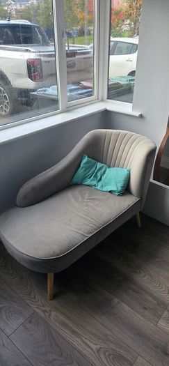 chaise lounge