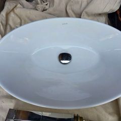 Countertop basin with countertop mounted tap