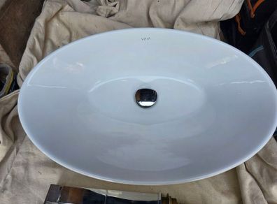 Countertop basin with countertop mounted tap