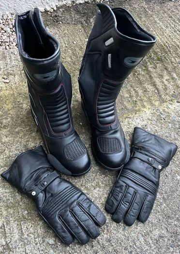 motorbike boots and gloves