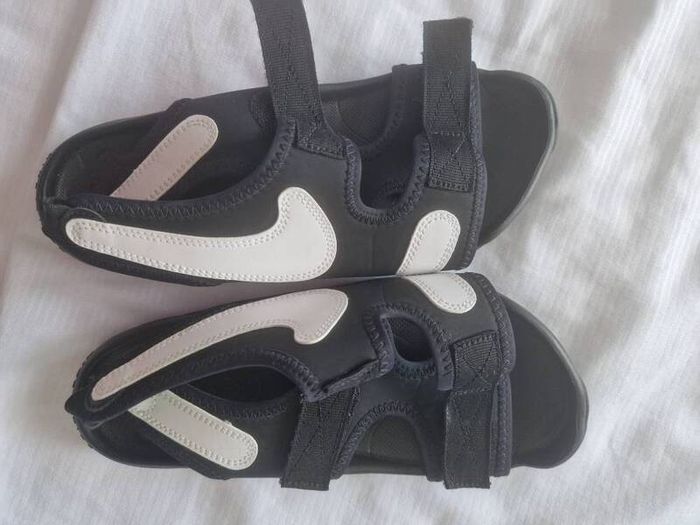 Nike sandals size 5.5