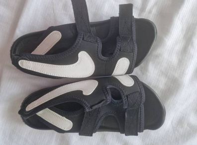 Nike sandals size 5.5