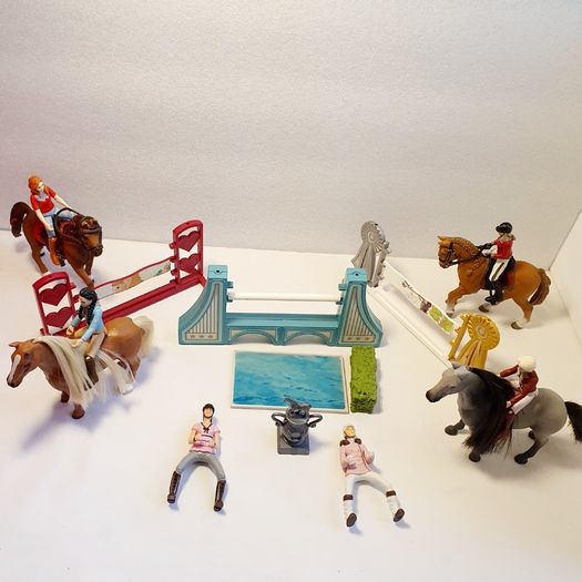 Fantastic Bundle Schleich Horses, Riders & Jumps