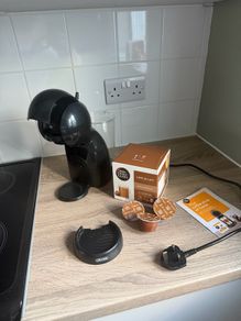DeLonghi Nescafe Dolce Gusto Piccolo XS Coffee Machine + Pods
