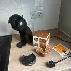 DeLonghi Nescafe Dolce Gusto Piccolo XS Coffee Machine + Pods
