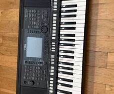 Yamaha PSR S750 Keyboard