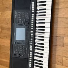 Yamaha PSR S750 Keyboard