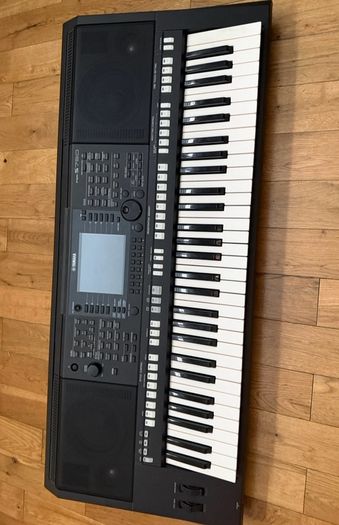 Yamaha PSR S750 Keyboard