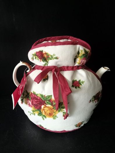 NEW Royal Albert Old Country Roses Teapot Cosy Warmer