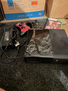 xbox 360 with 2 controllers