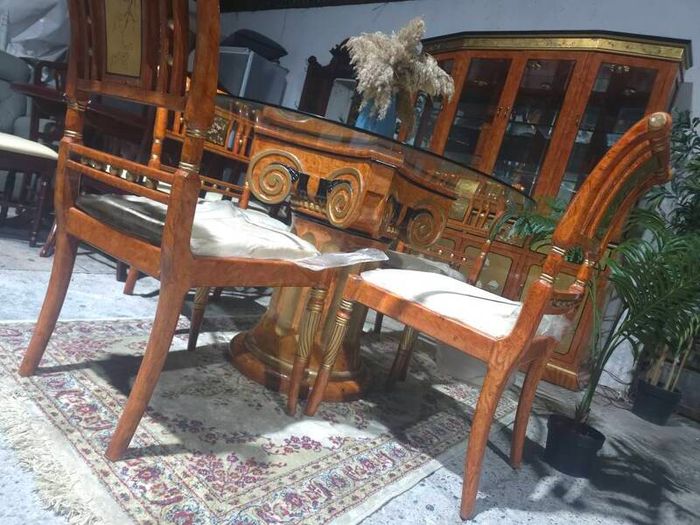 table+6 chairs+displqy cabinet