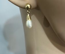 gold pearl earrings