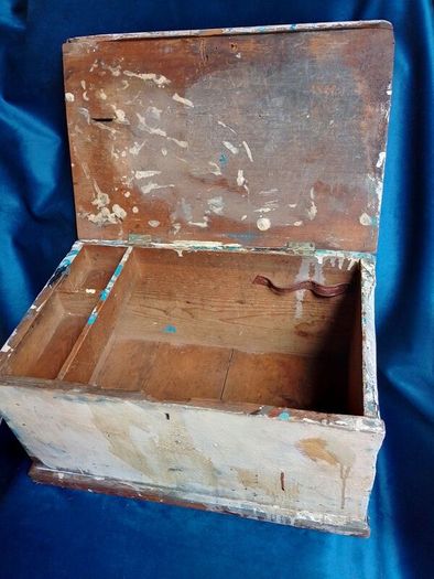 Can post Small antique trunk, carpenters toolbox
