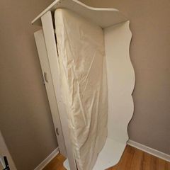 junior bed with thin matress and pull out lower bed