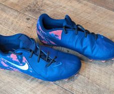 Kids soccer boots Nike Phantom force 9 soccer boots size 1