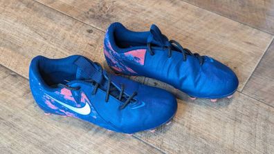 Nike Phantom force 9 soccer boots size 1