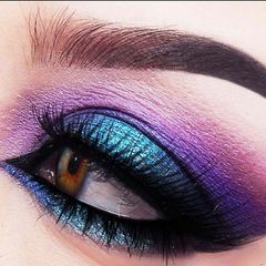 For Mesmerising Look - Eyeshadow Palette with a Free Applicator + other makeup available