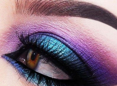 For Mesmerising Look - Eyeshadow Palette with a Free Applicator + other makeup available