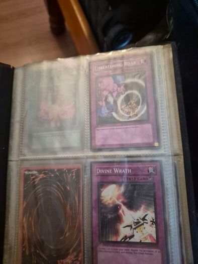 Yu-Gi-Oh! Trading Card Game Card Binder 1996 w/ random. Cards inside
