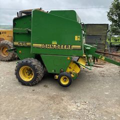 John Deere 575 baler