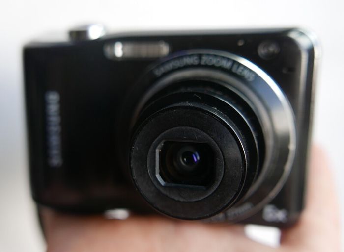 Samsung ES30 Black 12.1MP digital compact camera Tested
