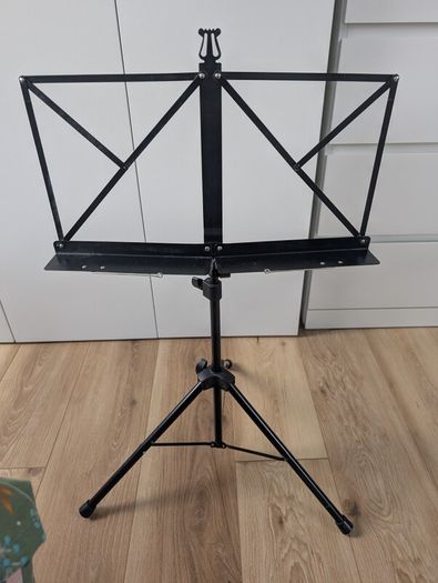 Kinsman adjustable music stand