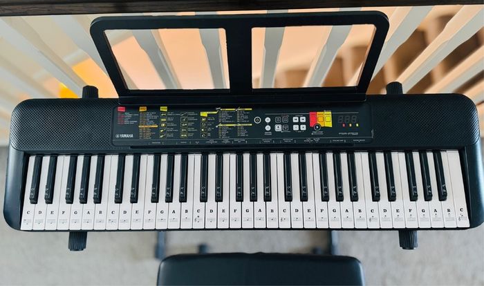 Yamaha PSR-F52 digital keyboard, stand and stool - all in one bundle - near new!