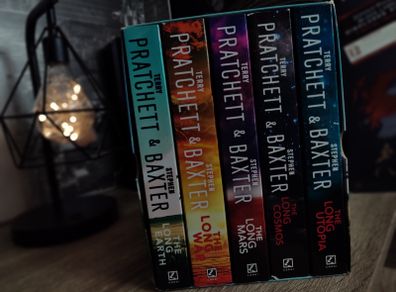 The Long Earth Series ! 5 Books Collection ! Boxset ! by Terry Pratchett and Stephen Baxter  !