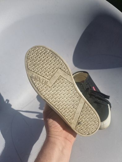 Levi's trainers size 5.