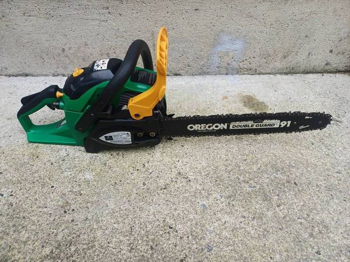 petrol chainsaw