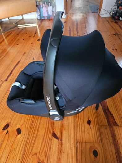 Maxi Cosi car seat & isofix base