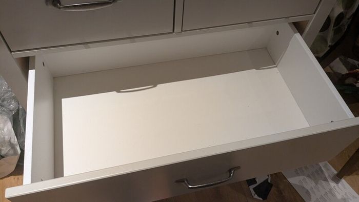 chest of drawers
