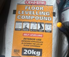 Levelling compound