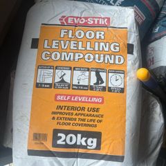 Levelling compound