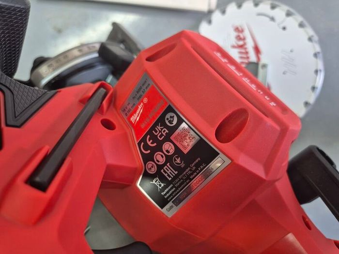 Milwaukee M18FCS552 FUEL Gen2 165mm Circular Saw Body