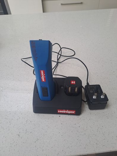 Heiniger Saphir Basic Professional Dog Grooming Clipper  2 Batteries