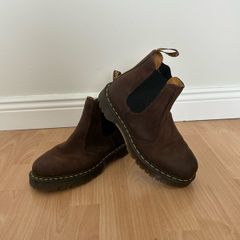 DR. Martins. Men's 2976 Crazy Horse Casual Boots Size 9 1/2