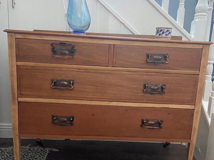Chest of drawers