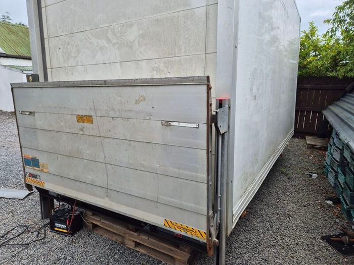 Tail lift from box body Can be seen working @ OCG