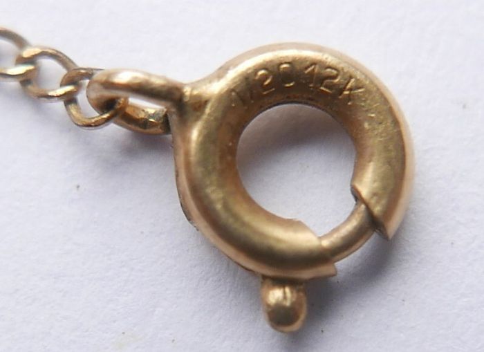 Vintage Dainty Flower Pendant Necklace 1/20 12K Gold Plated . length 16"