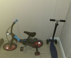 Kids bike 12" and scooter (age 2 to 6 years old)