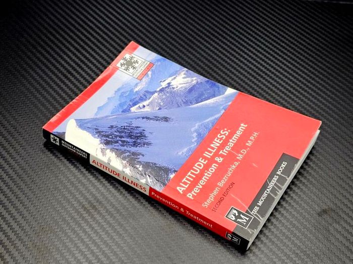 Altitude Illness: Prevention and Treatment Mountaineers outdoor expert Series Book