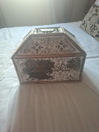 Large Antique Chinese Jewellery box
