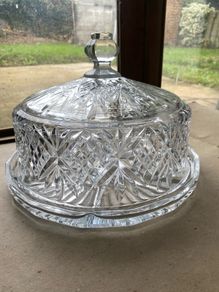 Crystal glass cake stand