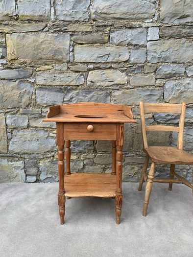 Antique Pine Washstand.