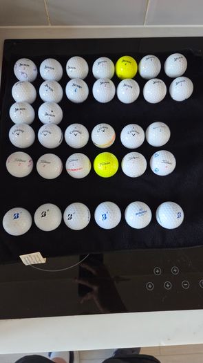 34 mix: Srixon, Bridgestone, Titleist and Callaway