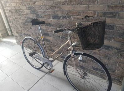 retro ladies bike( can deliver fee)