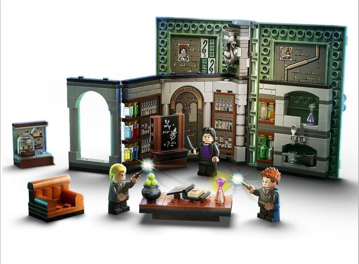 Retired Lego Harry Potter 76383 Hogwarts Moment: Potions Class