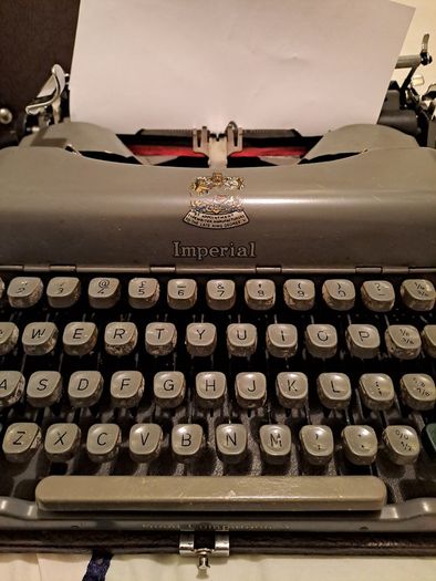 1940s Imperial Good Companion 3 Typewriter